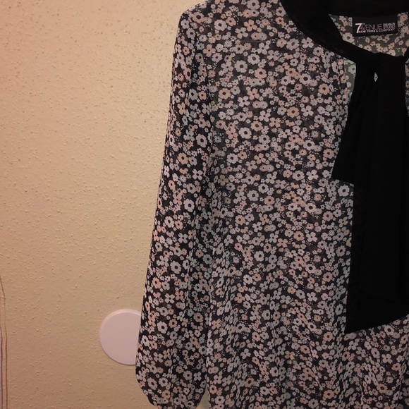 Blouse - Picture 3 of 3